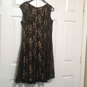 WOMEN'S Black & tan lacy dress. Danny and nicoles. Size 16